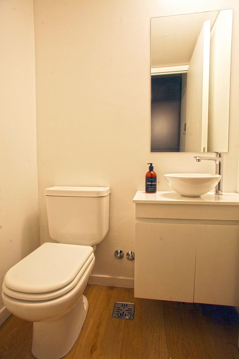 803 O "Tu Hogar Temporal en la Ciudad"