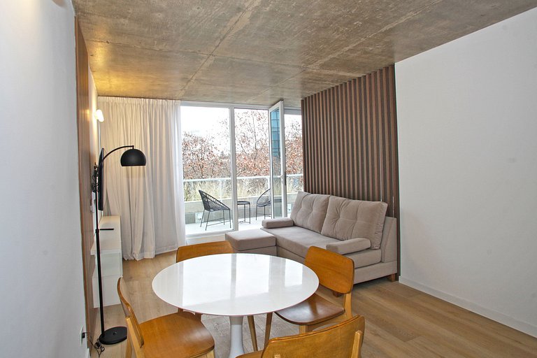 803 O "Tu Hogar Temporal en la Ciudad"