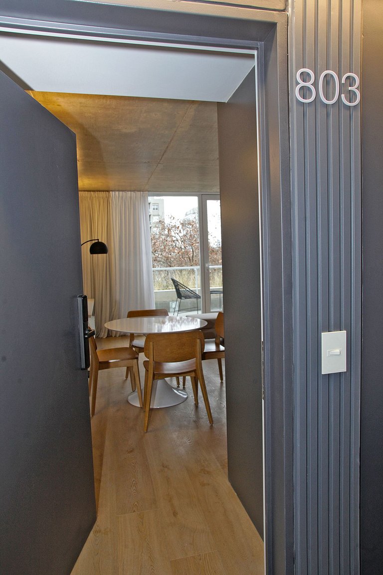 803 O "Tu Hogar Temporal en la Ciudad"