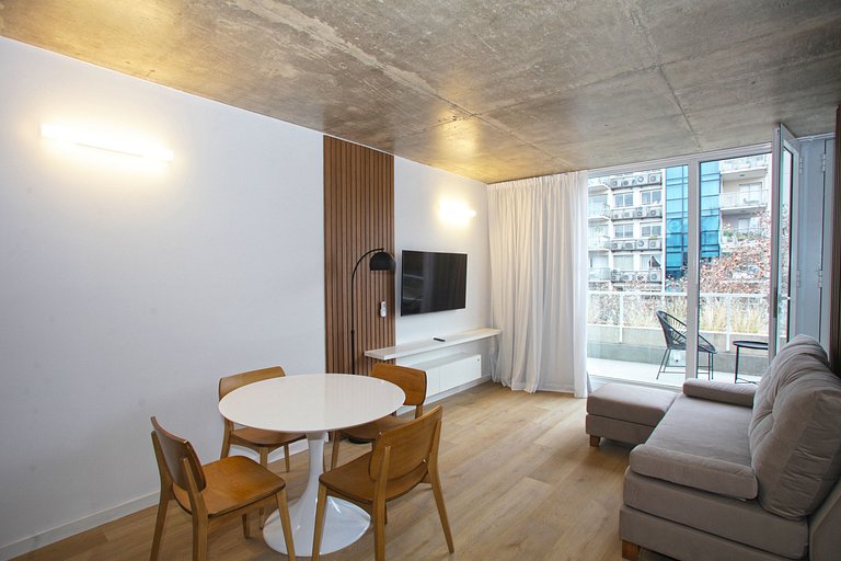 803 O "Tu Hogar Temporal en la Ciudad"