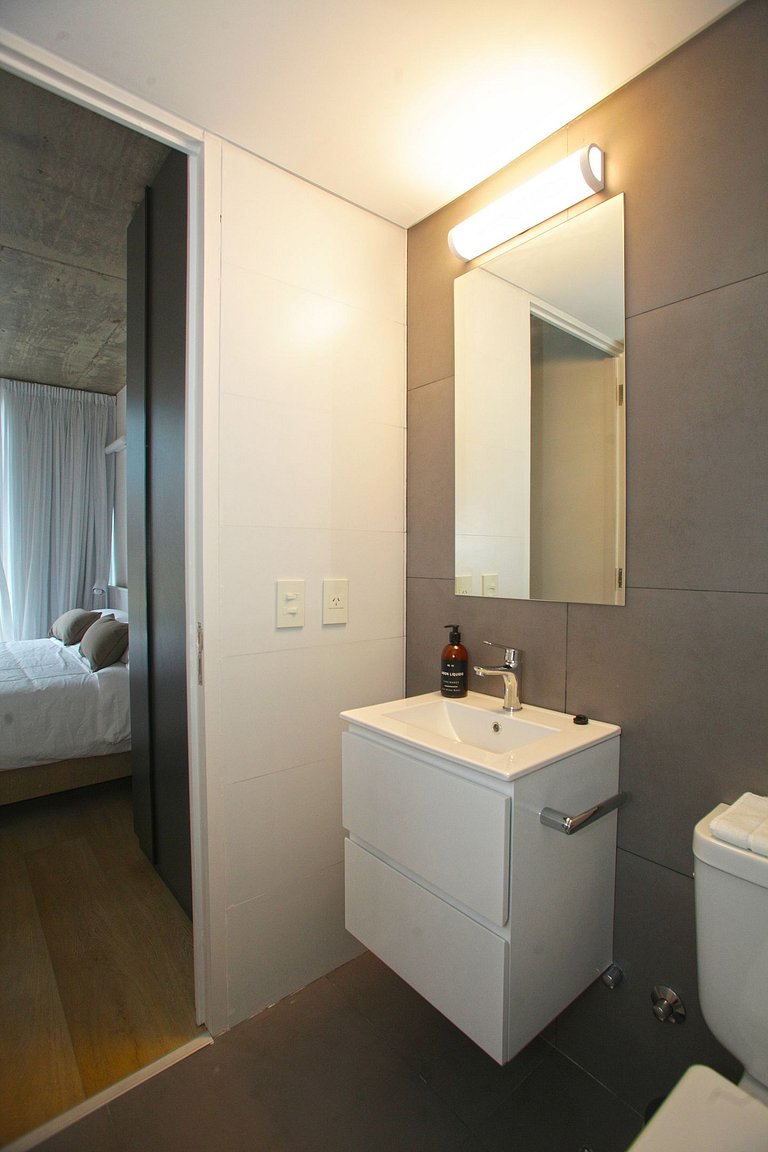 803 O "Tu Hogar Temporal en la Ciudad"